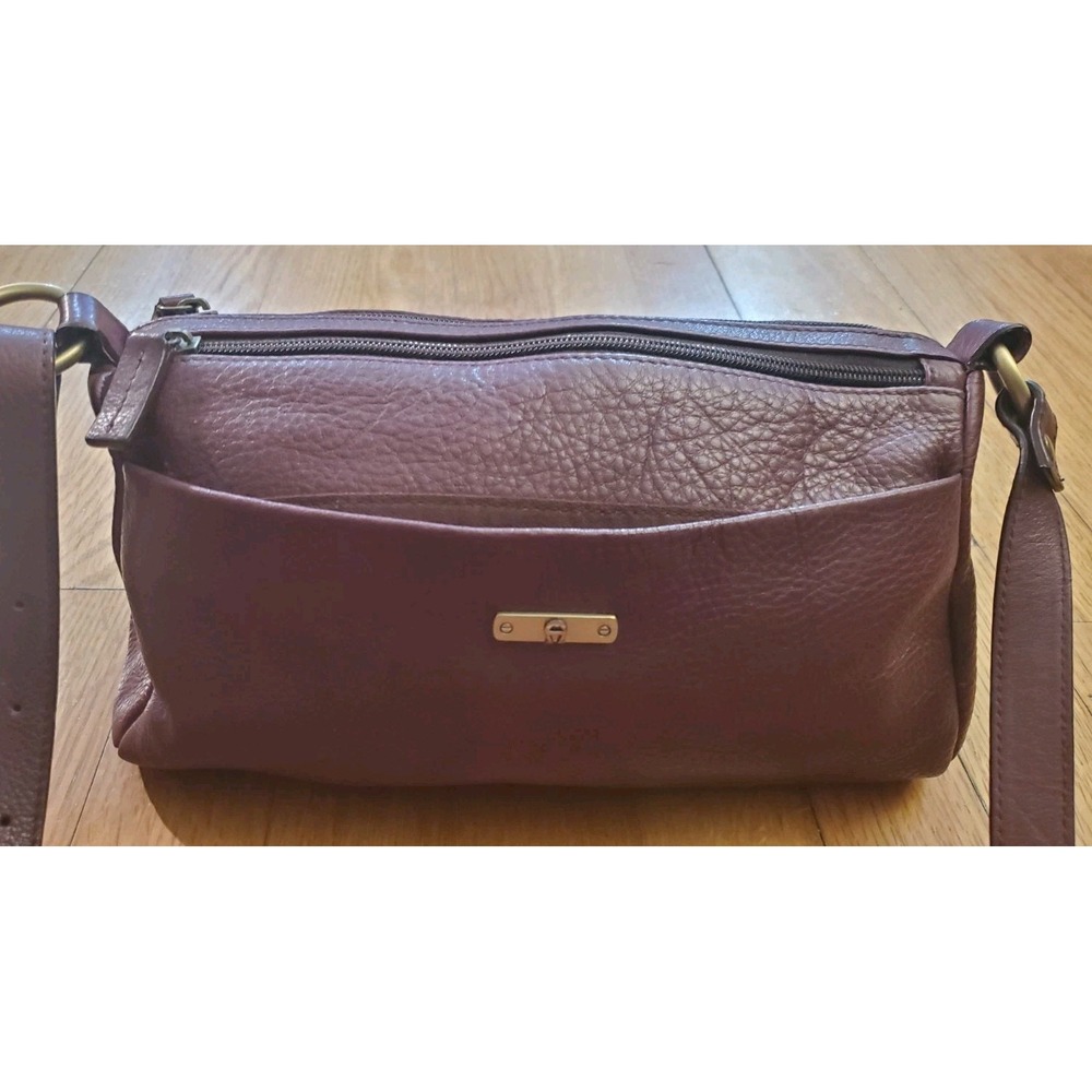 Etienne Aigner Vintage Classic Dark Burgundy Leather Shoulder Bag - Picture 2 of 13